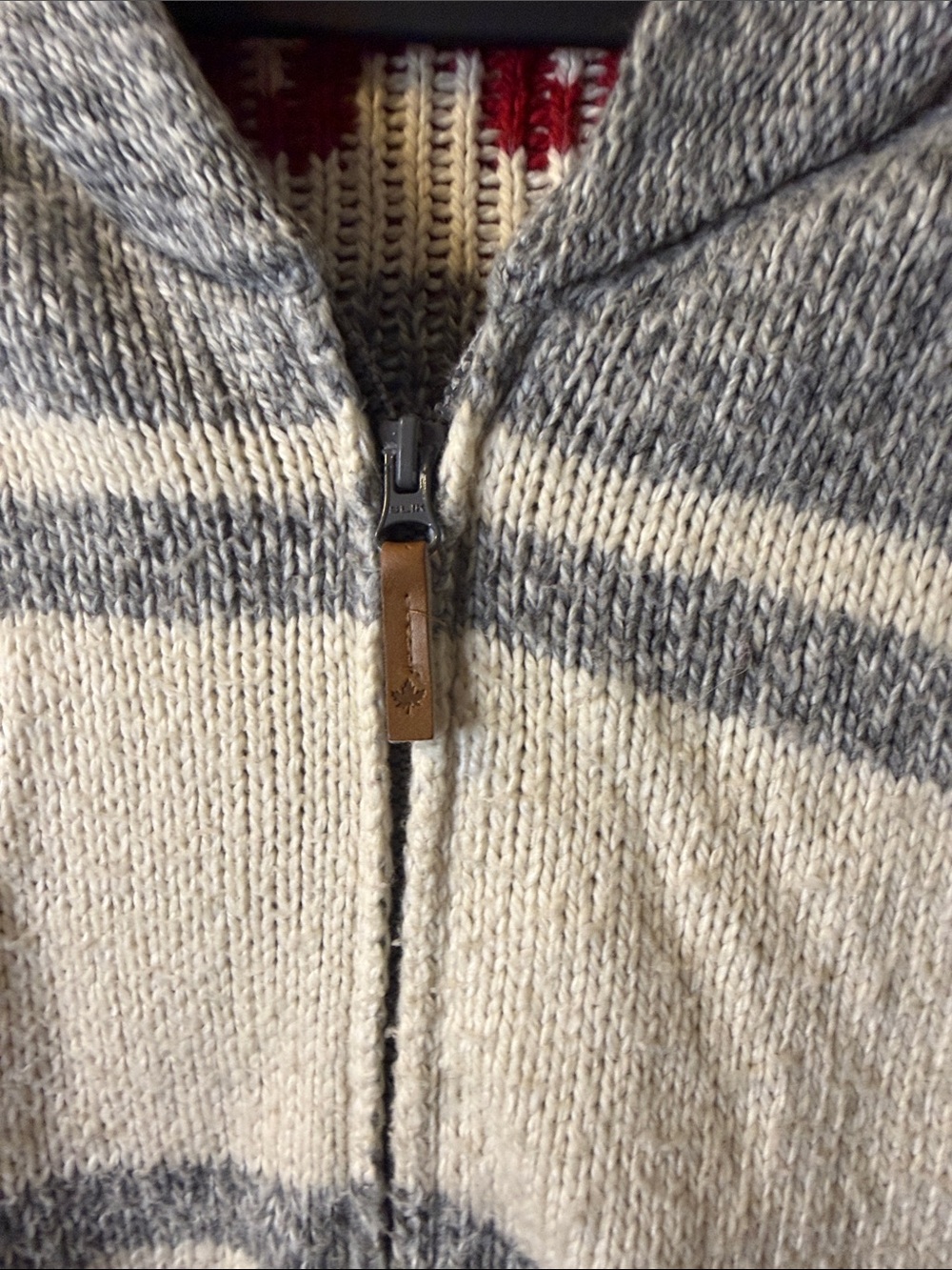 Men's Shawl-Collar Zip Sweater Jacket in Gray, Cream & Red Accent - Picture 4 of 7